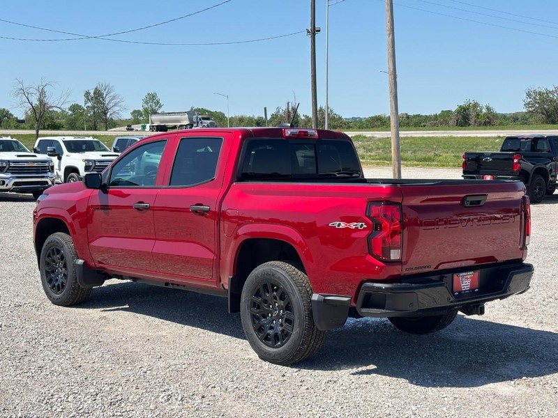 Chevrolet Colorado Vehicle Full-screen Gallery Image 3