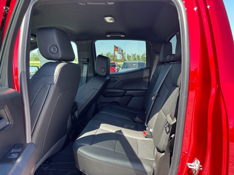 Chevrolet Colorado Vehicle Full-screen Gallery Image 5