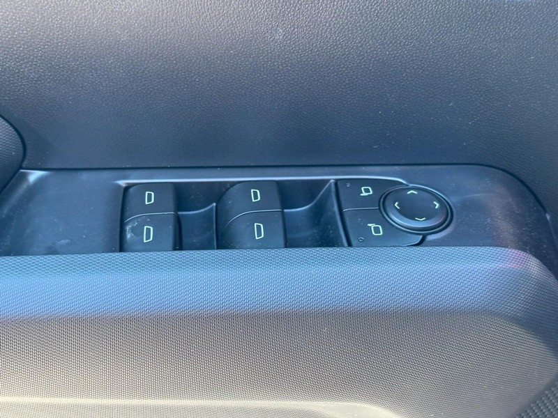 Chevrolet Colorado Vehicle Full-screen Gallery Image 11