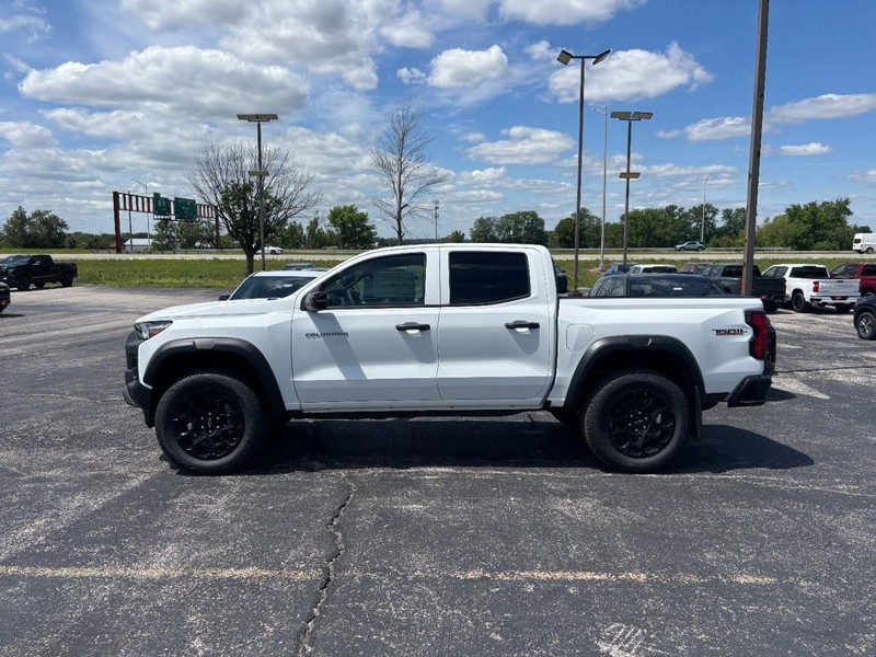 Chevrolet Colorado Vehicle Full-screen Gallery Image 2