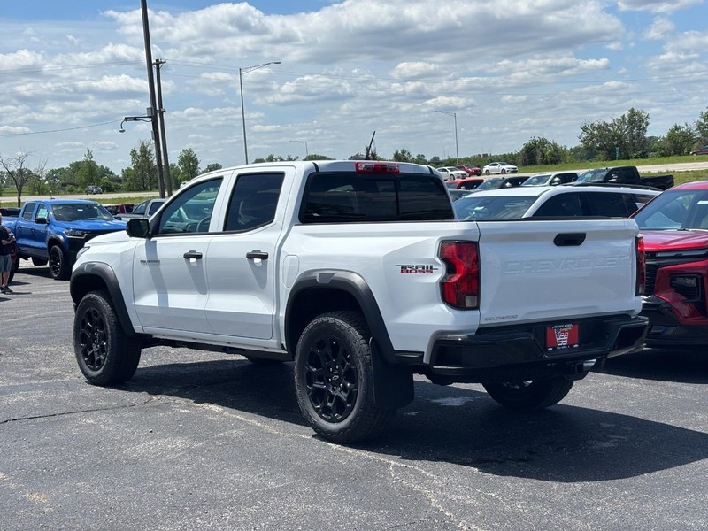 Chevrolet Colorado Vehicle Full-screen Gallery Image 3