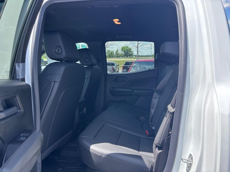 Chevrolet Colorado Vehicle Full-screen Gallery Image 5