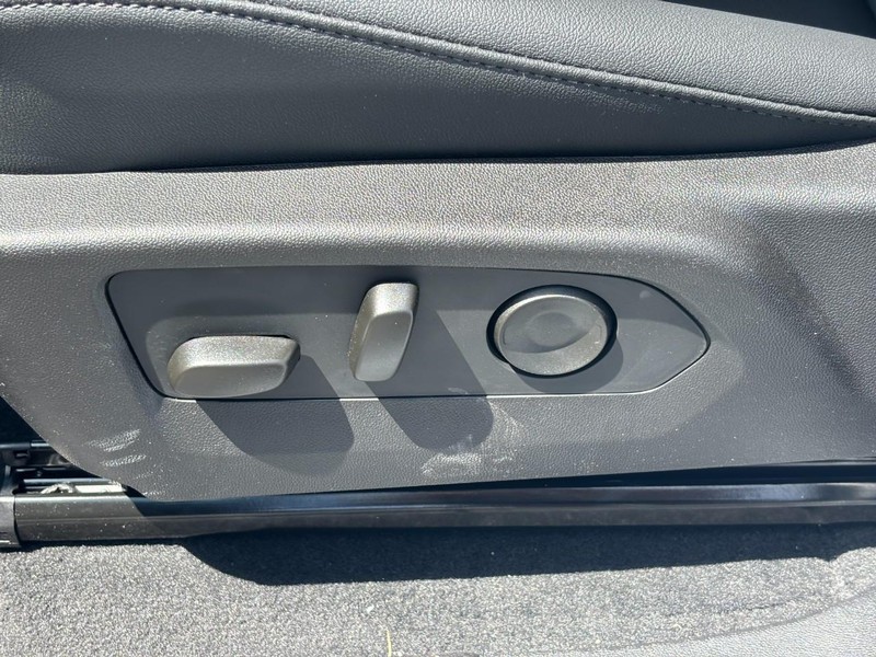 Chevrolet Colorado Vehicle Full-screen Gallery Image 10