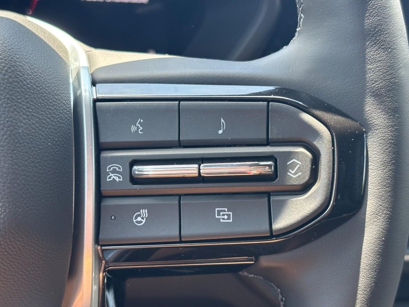 Chevrolet Colorado Vehicle Full-screen Gallery Image 13