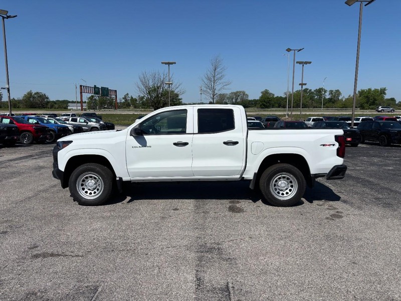 Chevrolet Colorado Vehicle Full-screen Gallery Image 2