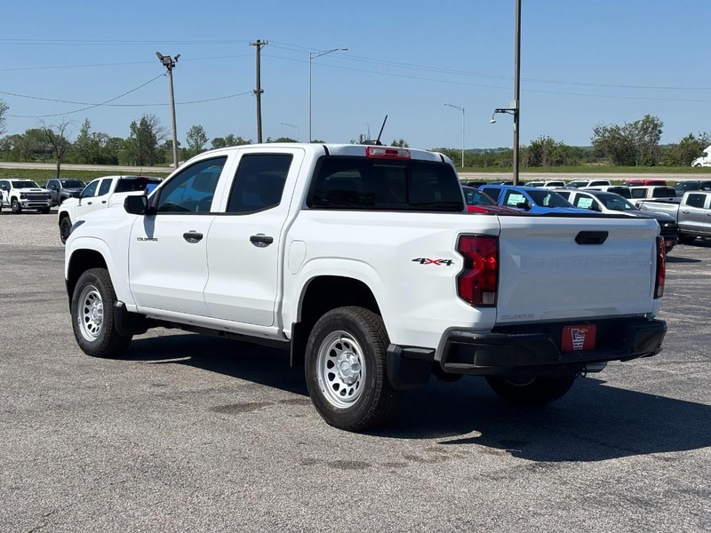 Chevrolet Colorado Vehicle Full-screen Gallery Image 3