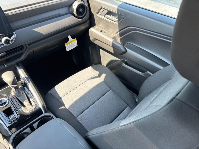 Chevrolet Colorado Vehicle Full-screen Gallery Image 9