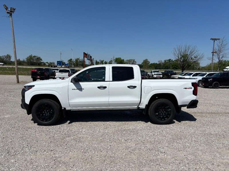 Chevrolet Colorado Vehicle Full-screen Gallery Image 2