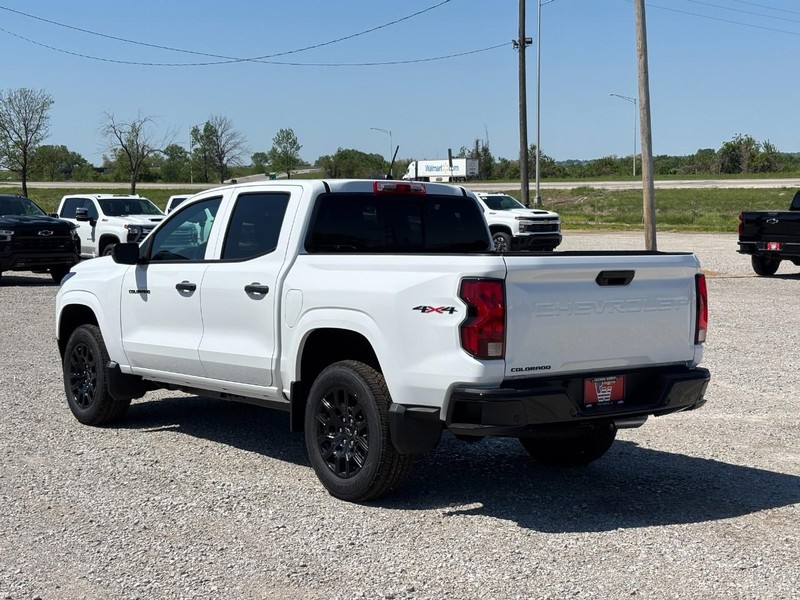 Chevrolet Colorado Vehicle Full-screen Gallery Image 3
