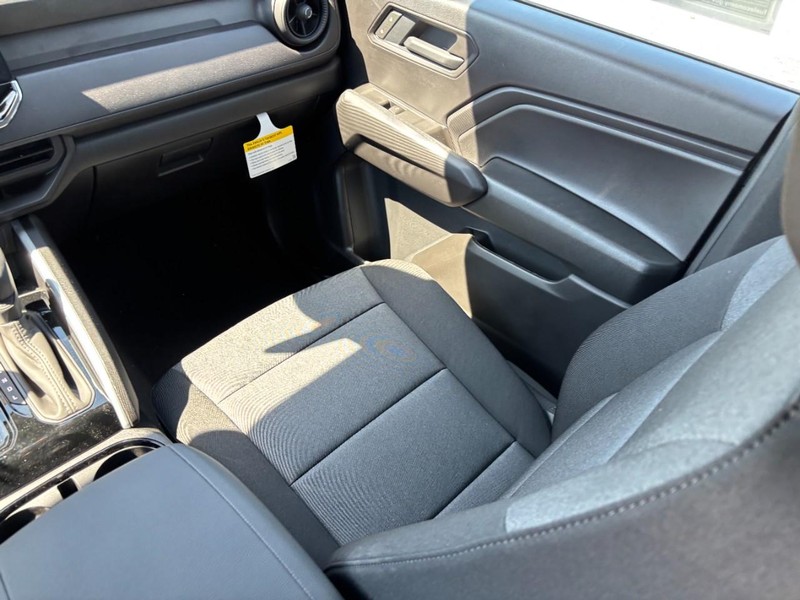 Chevrolet Colorado Vehicle Full-screen Gallery Image 9