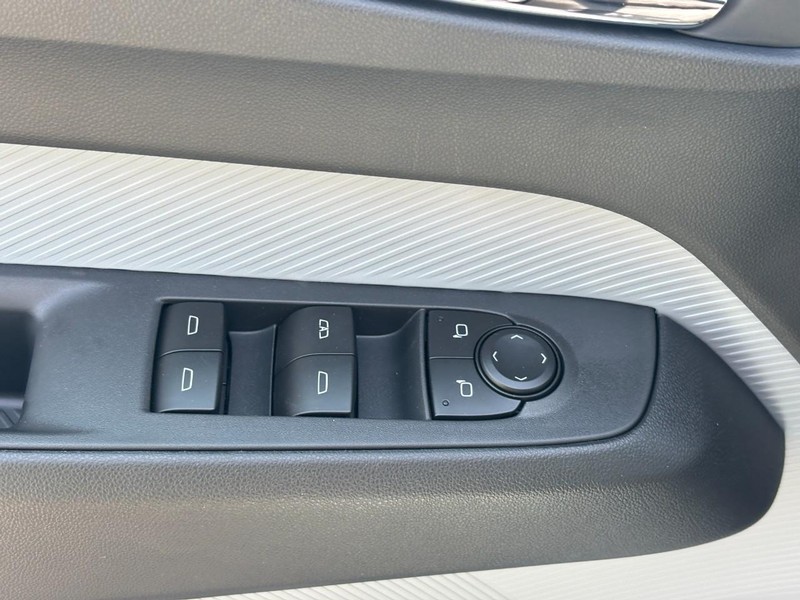 Chevrolet Bolt Vehicle Full-screen Gallery Image 11