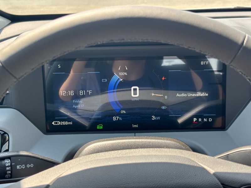 Chevrolet Bolt Vehicle Full-screen Gallery Image 15