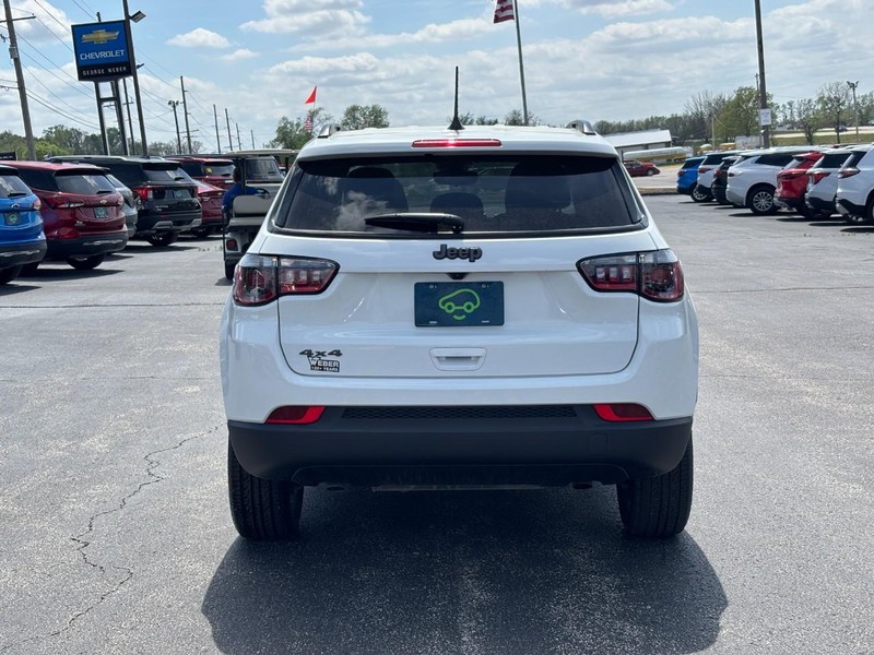 Jeep Compass Vehicle Full-screen Gallery Image 04