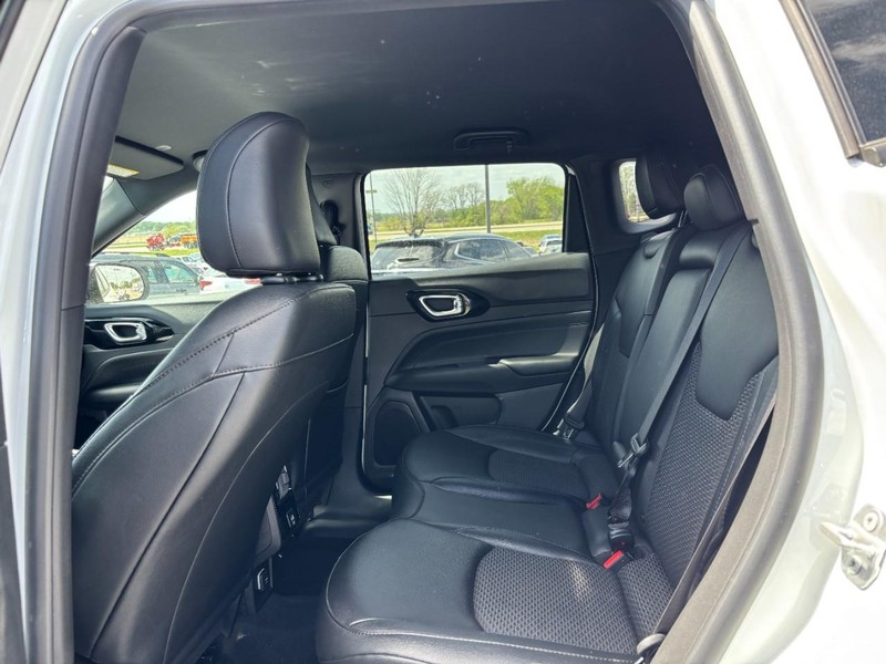 Jeep Compass Vehicle Full-screen Gallery Image 10