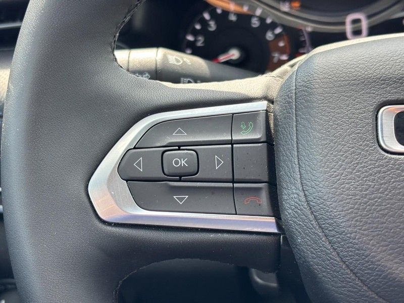 Jeep Compass Vehicle Full-screen Gallery Image 17