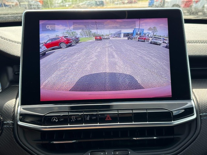 Jeep Compass Vehicle Full-screen Gallery Image 21