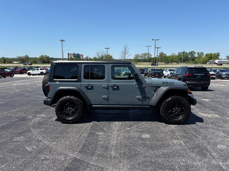 Jeep Wrangler Vehicle Full-screen Gallery Image 6