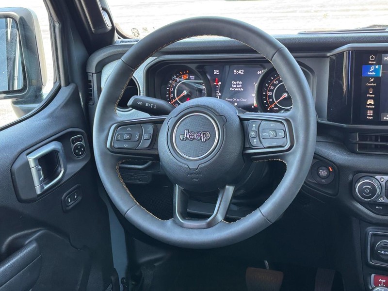 Jeep Wrangler Vehicle Full-screen Gallery Image 12