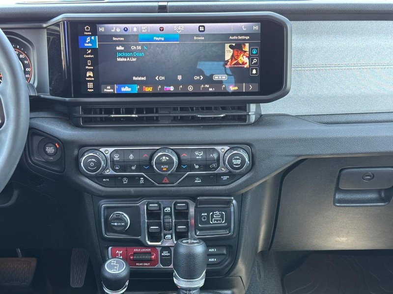 Jeep Wrangler Vehicle Full-screen Gallery Image 13