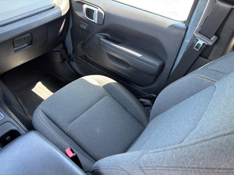 Jeep Wrangler Vehicle Full-screen Gallery Image 14