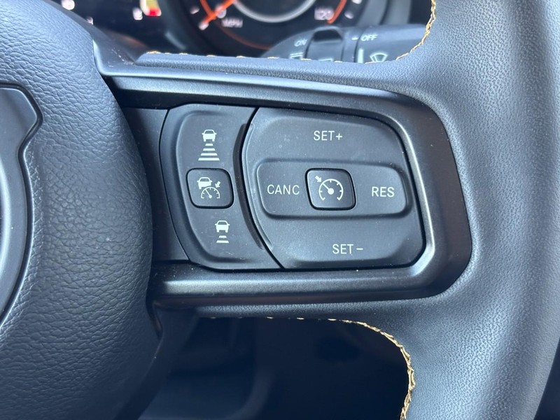 Jeep Wrangler Vehicle Full-screen Gallery Image 18