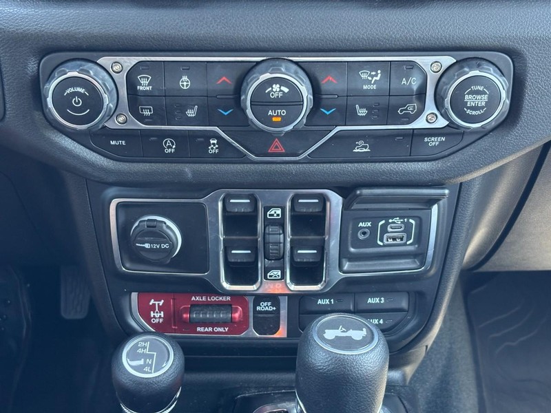Jeep Wrangler Vehicle Full-screen Gallery Image 22