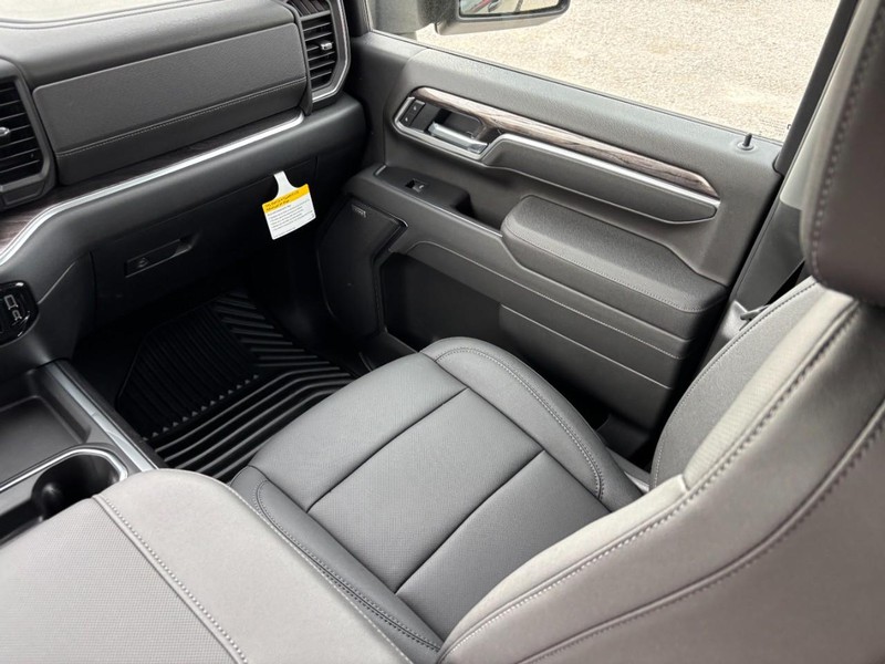 Chevrolet Silverado 2500HD Vehicle Full-screen Gallery Image 9