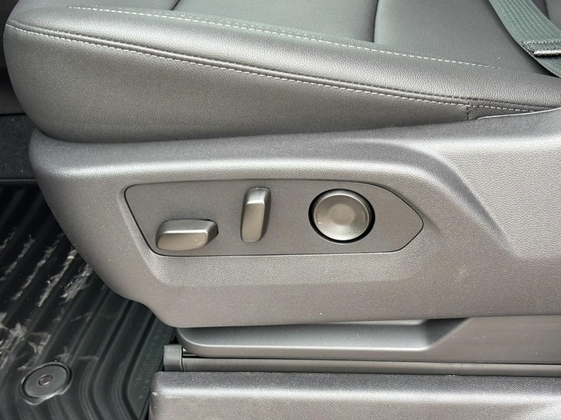 Chevrolet Silverado 2500HD Vehicle Full-screen Gallery Image 10