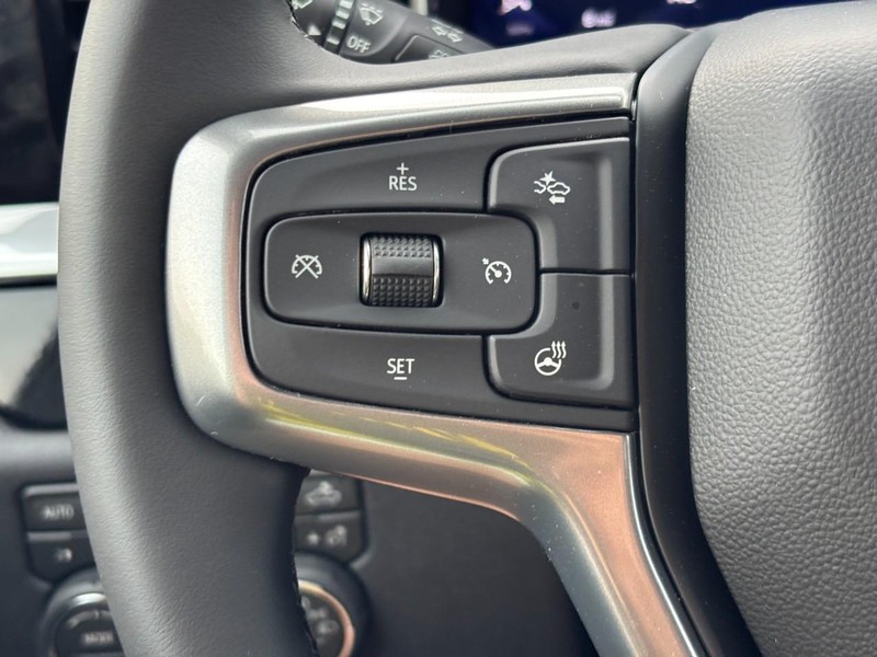 Chevrolet Silverado 2500HD Vehicle Full-screen Gallery Image 13