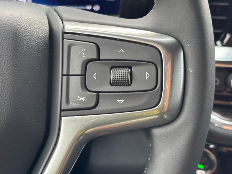 Chevrolet Silverado 2500HD Vehicle Full-screen Gallery Image 14