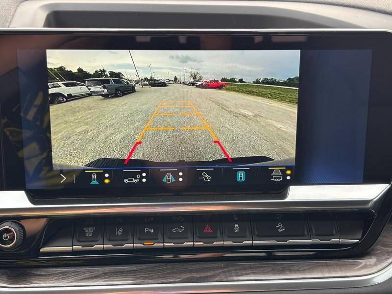 Chevrolet Silverado 2500HD Vehicle Full-screen Gallery Image 17