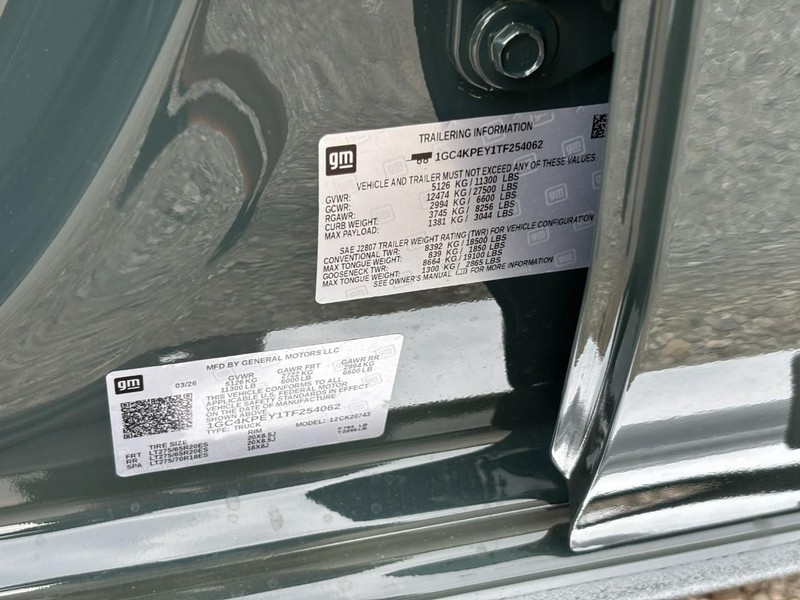 Chevrolet Silverado 2500HD Vehicle Full-screen Gallery Image 19