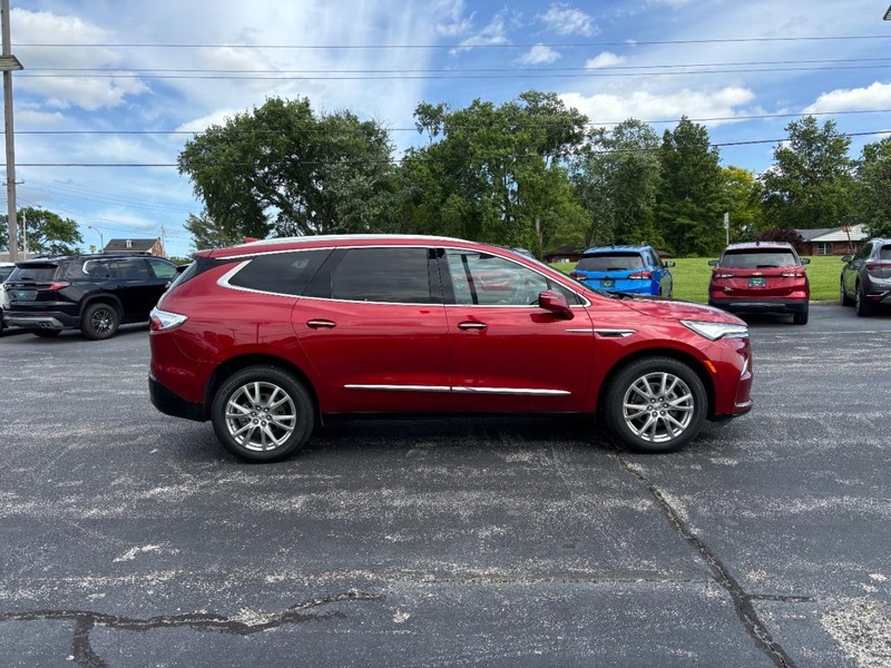 Buick Enclave Vehicle Full-screen Gallery Image 06
