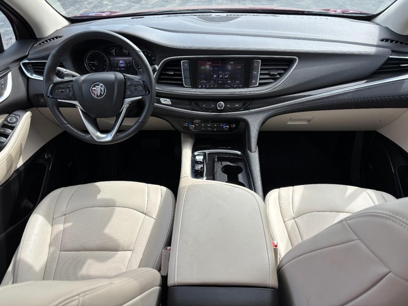 Buick Enclave Vehicle Full-screen Gallery Image 12