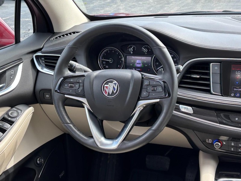 Buick Enclave Vehicle Full-screen Gallery Image 13