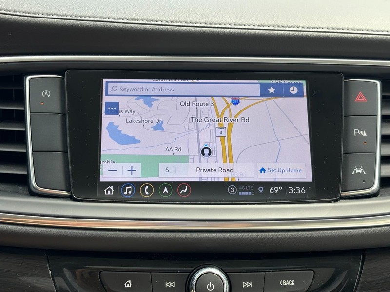 Buick Enclave Vehicle Full-screen Gallery Image 19