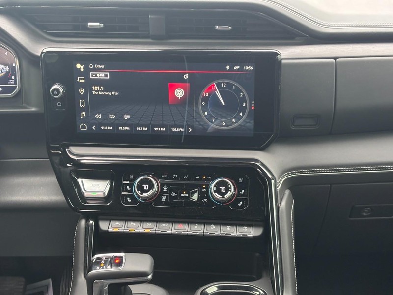 GMC Sierra 1500 Vehicle Full-screen Gallery Image 13