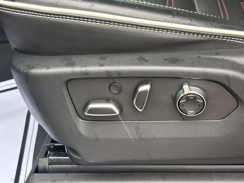 GMC Sierra 1500 Vehicle Full-screen Gallery Image 15