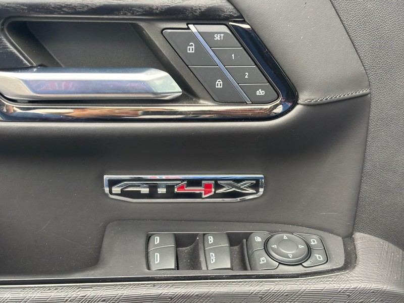 GMC Sierra 1500 Vehicle Full-screen Gallery Image 16