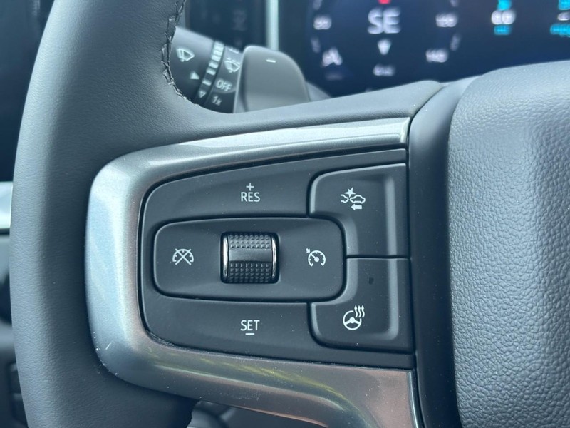 Chevrolet Silverado 1500 Vehicle Full-screen Gallery Image 13