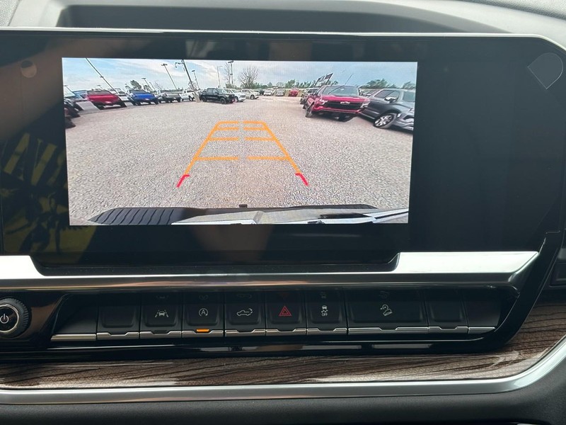 Chevrolet Silverado 1500 Vehicle Full-screen Gallery Image 18