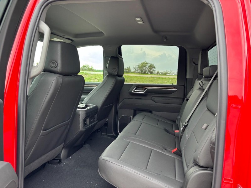 Chevrolet Silverado 2500HD Vehicle Full-screen Gallery Image 5