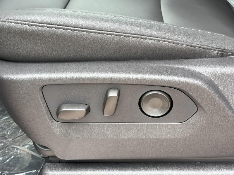 Chevrolet Silverado 2500HD Vehicle Full-screen Gallery Image 10