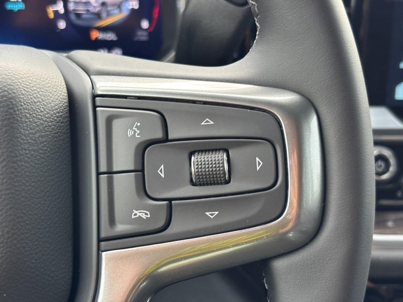 Chevrolet Silverado 2500HD Vehicle Full-screen Gallery Image 14