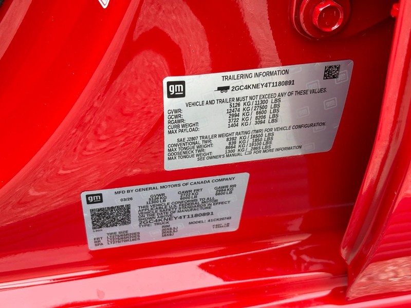 Chevrolet Silverado 2500HD Vehicle Full-screen Gallery Image 19