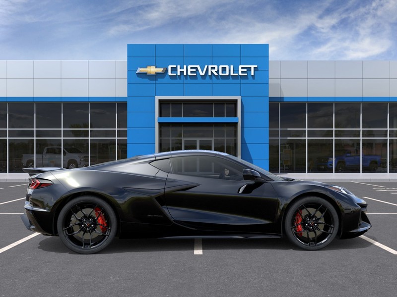 Chevrolet Corvette Vehicle Full-screen Gallery Image 5