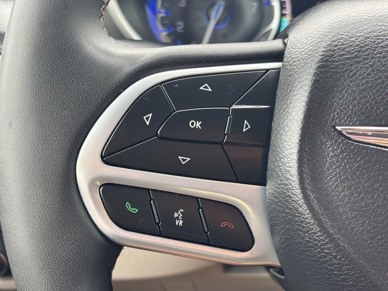 Chrysler Pacifica Vehicle Full-screen Gallery Image 18