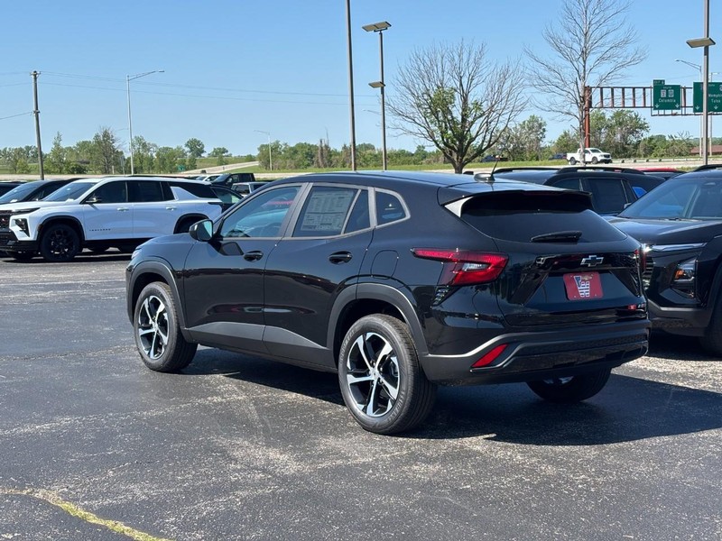 Chevrolet Trax Vehicle Full-screen Gallery Image 3