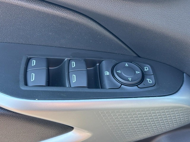 Chevrolet Trax Vehicle Full-screen Gallery Image 11