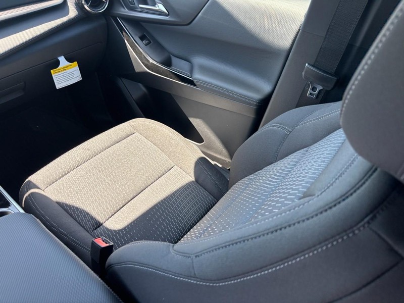 Chevrolet Equinox Vehicle Full-screen Gallery Image 9